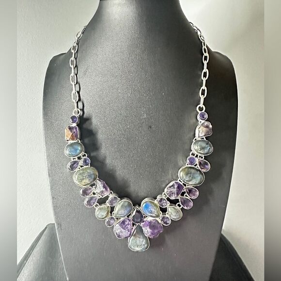 18" Labradorite, Amethyst, and Iolite in silver tone bib-style necklace! - Picture 10 of 13